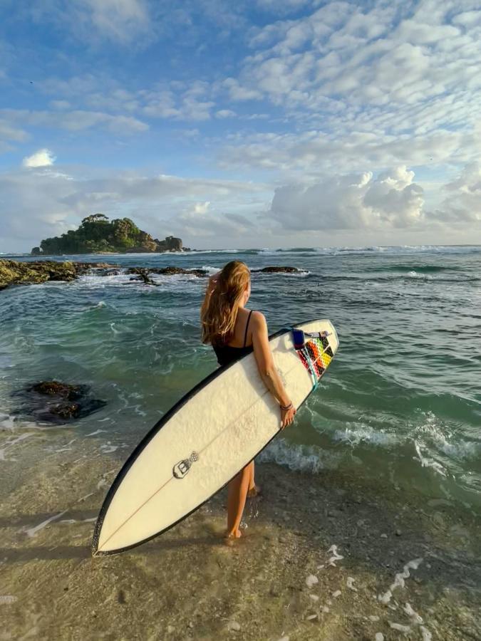 YoYo Surf Hostel Ahangama Exterior foto